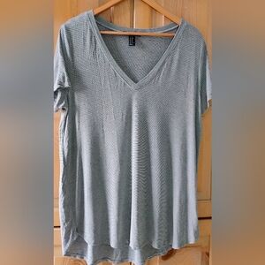 Forever 21 Grey and Black Soft Knit V-Neck Tee Sz XL